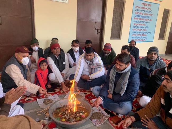 नेताजी की जयंती पर हवन किया