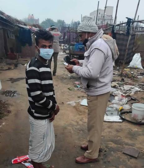 झुग्गियों में चला जांच अभियान
