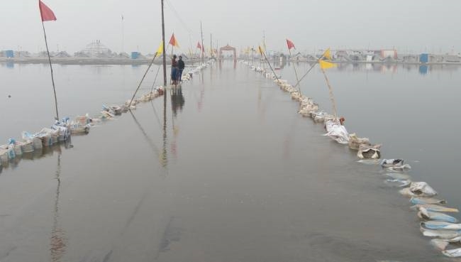 चौबीस घंटे में बढ़ा 74 सेमी गंगा जलस्तर, मुश्किल में कल्पवासी