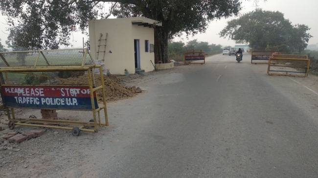 यूपी व बिहार की पुलिस ने कसी कमर,सीमा पर लगाया बैरियर