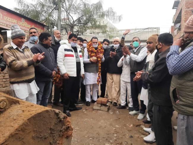 विधायक विनोद भयाना ने 20 लाख से बनने वाली शहर की तीन गलियों के निर्माण कार्य का किया शुभारंभ