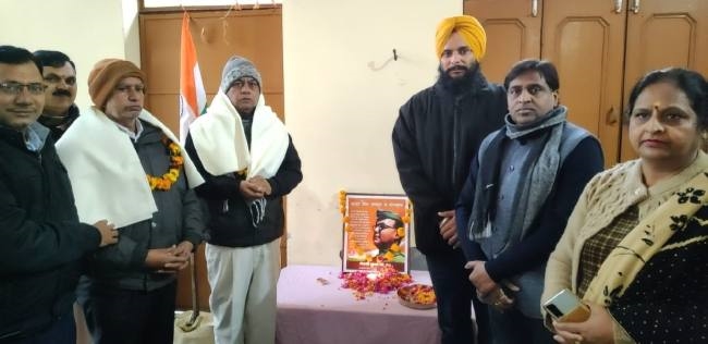 आजादी के तराने गाकर भाजपा कार्यकर्ताओं ने कहा- जय हिद बोस