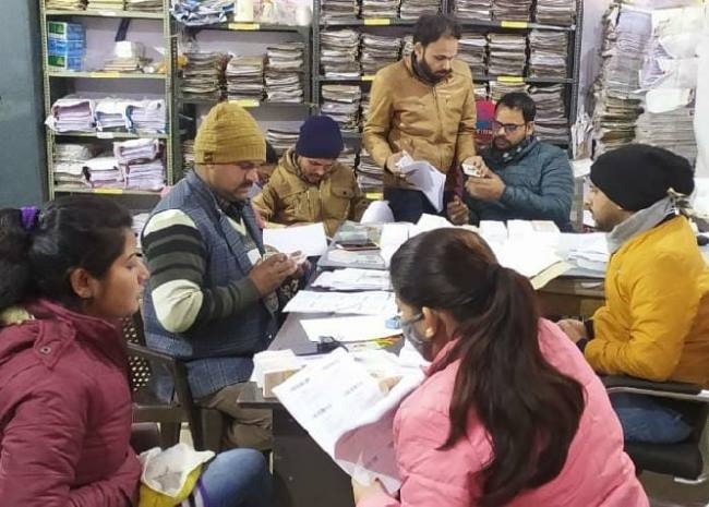 17008 इपिक कार्ड घर पहुंचाएंगे डाकघर कर्मी