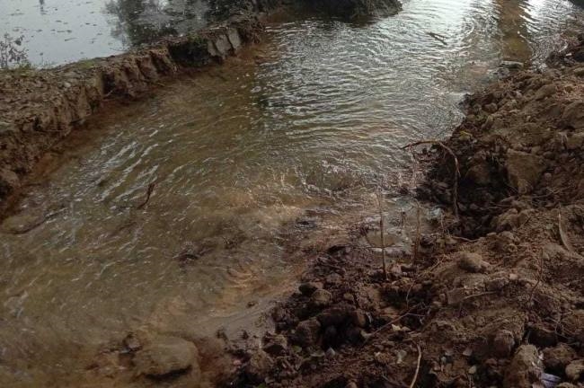 लीकेज से बर्बाद हो रहा हजारों लीटर स्वच्छ जल