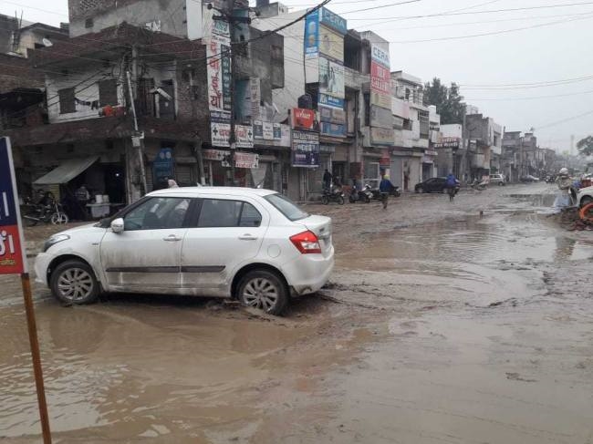 तीन विभागों में खींचतान, पीस रहे शहरवासी