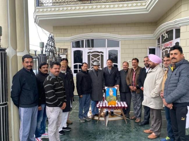 नेताजी सुभाष चंद्र बोस की जयंती पर दी श्रद्धांजलि