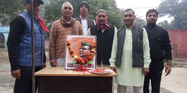 पूर्व सैनिकों ने नेताजी को किया याद