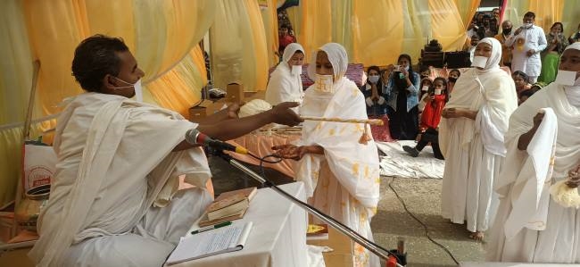20 वर्ष पूर्व मामा बनें थे जैन संत, अब भांजी को दी साध्वी की दीक्षा