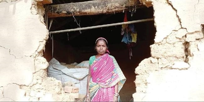बणई क्षेत्र में हाथी का उपद्रव, छह घर तोड़े