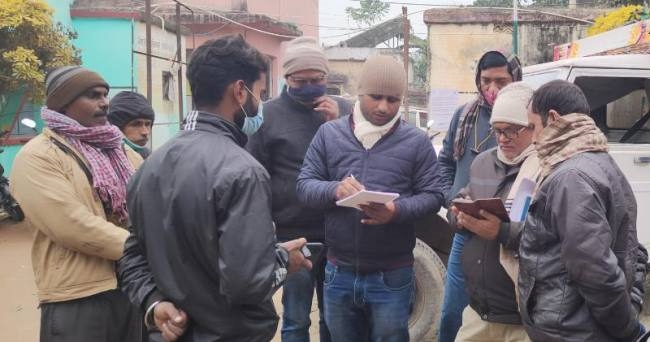 कालाबाजारी को जा रहे यूरिया
सहित पिकअप वैन जब्त