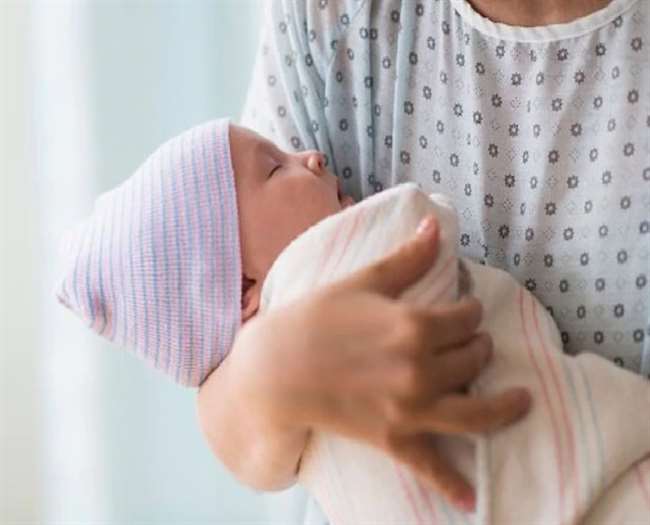 शिशु को स्तनपान करा सकती है कोरोना संक्रमित मां, अमेरिका की रिसर्च में मिला वायरस फ्री दूध