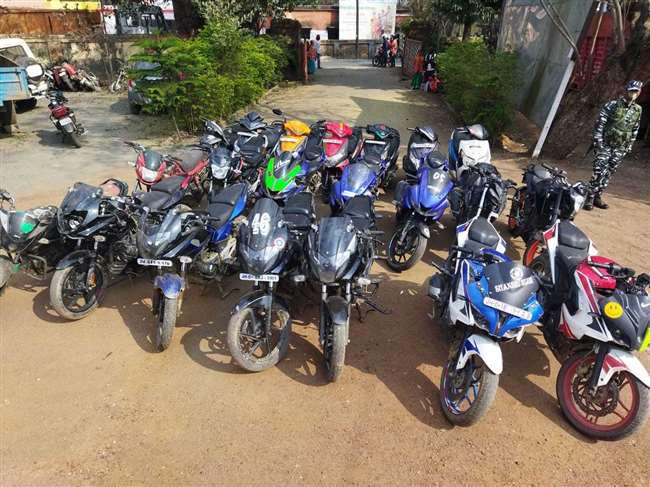 लोहरदगा पुलिस ने बाइक चोर गैंग का किया पर्दाफाश, दर्जनों बाइक बरामद
