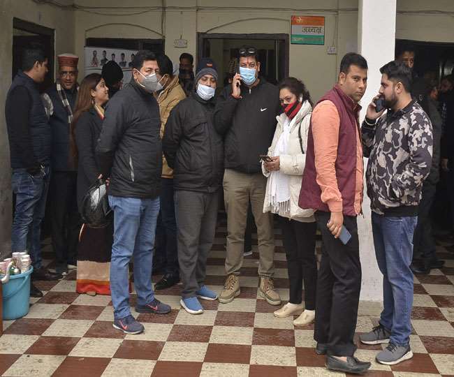 Uttarakhand Eletion 2022: कांग्रेस मुख्यालय में दिनभर लगाए रहे टकटकी, जानिए क्यों शाम को निराश लौटे सभी