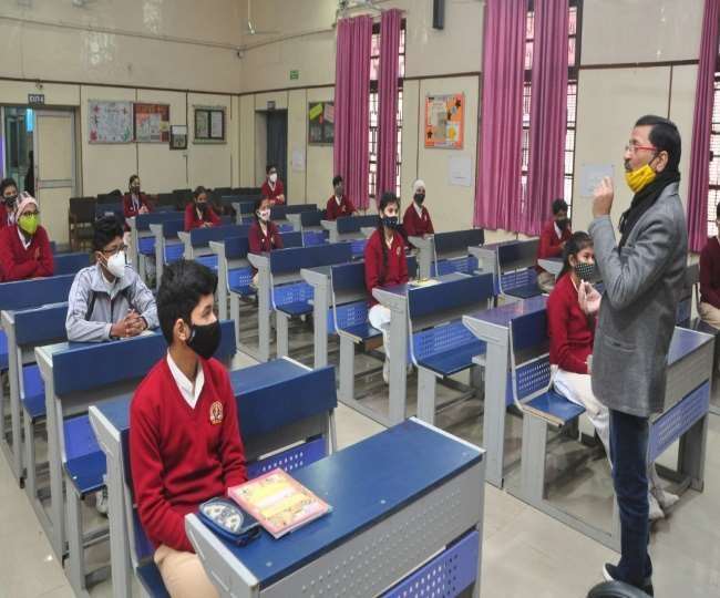 निगम के स्कूलों में केवल कागजों में बढ़ रही बच्चों की संख्या: आप