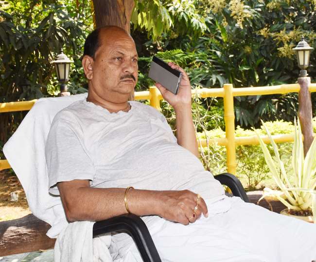 मुजफ्फरपुर: संपत्ति का ब्योरा देने में विधान पार्षद कंजूस, जानें दिनेश सिंह का स्टेट्स
