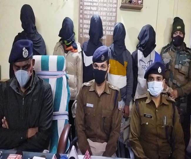 Jamshedpur Crime News: जमशेदपुर के मानगो में लूटपाट और फायरिंग करने वाले पांच अपराधी गिरफ्तार, दो पिस्तौल बरामद