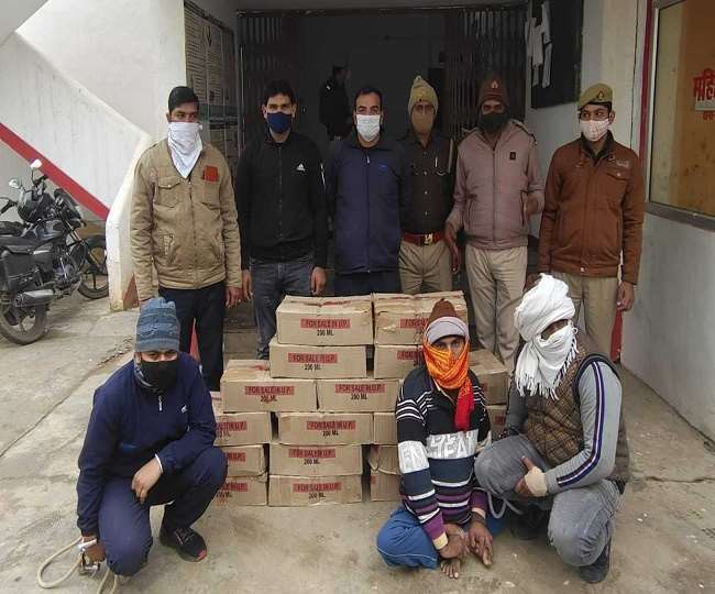 उरई : कार की डिग्गी में रखे थे शराब की खेप, पुलिस ने चेकिंग में पकड़ी, तीन गिरफ्तार