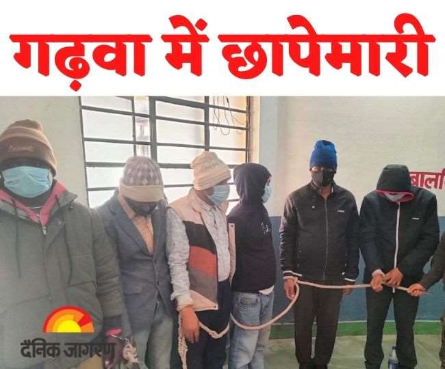 गढ़वा में पुलिस छापेमारी में 22 जुआरी गिरफ्तार, एक लाख 16 हजार रुपये बरामद