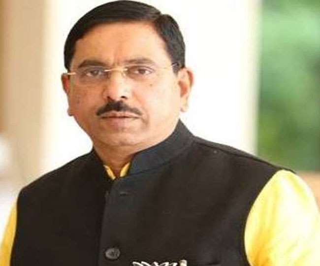 भाजपा प्रत्याशियों की घोषणा होने के बाद मोर्चे पर जुटे प्रदेश चुनाव प्रभारी प्रल्हाद जोशी