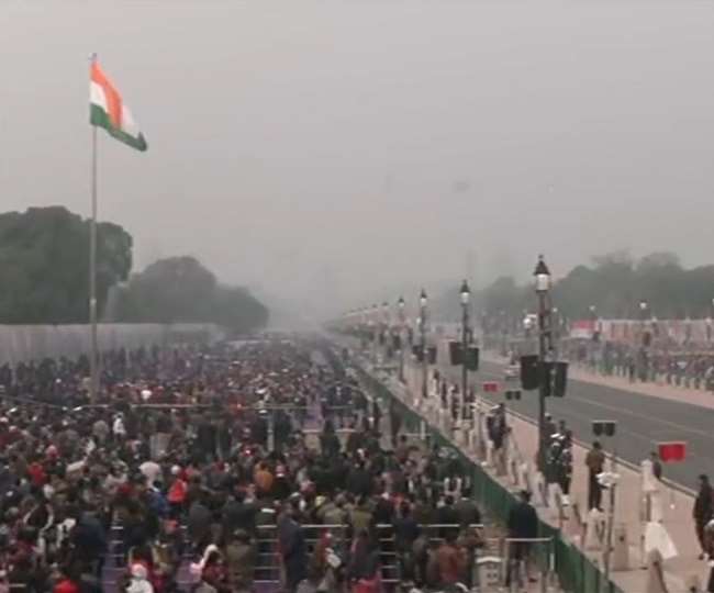 Republic Day 2022: राजपथ पर फुल ड्रेस रिहर्सल में दिखी सैन्य ताकत की झलक, कई रास्तें और मेट्रो स्टेशन बंद