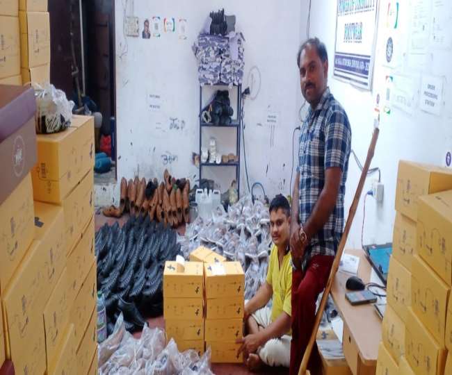 तंत्र के गण: आगरा की ये संस्था कर रही बेरोजागार, दिव्यांगों को अपने पैरों पर खड़ा