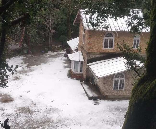 मौसम ने नैनीताल और मुनस्यारी को फिर दी बर्फबारी की सौगात, ये मार्ग हो गए बंद