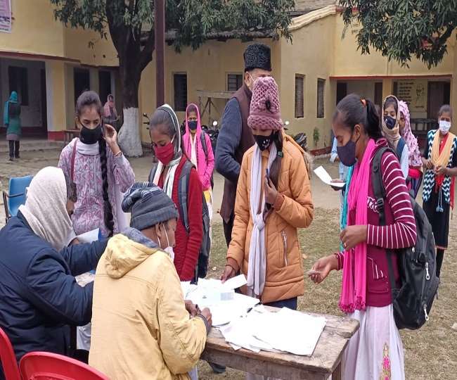 सीतामढ़ी जिले में मैट्रिक परीक्षा में इस बार भी लड़कों से अधिक लड़कियां