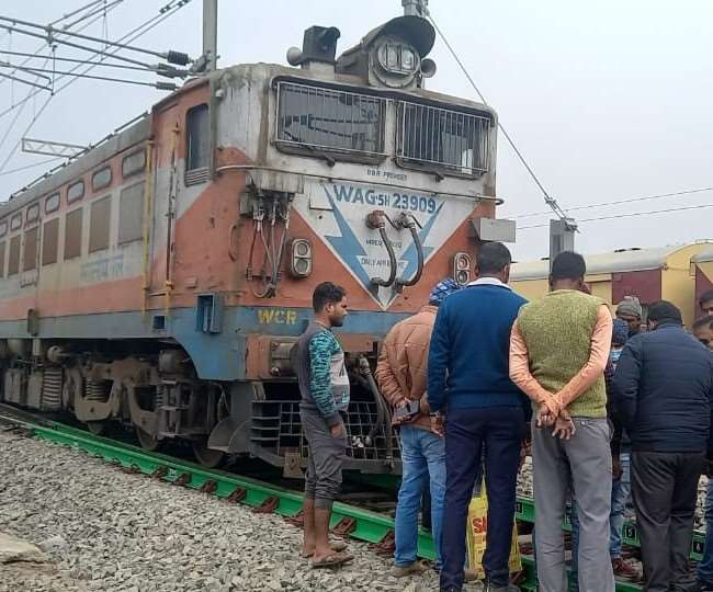 इस ट्रेन इंजन के लिए आज का दिन अनलकी: मुंगेर में दूसरी बार बेपटरी हुआ मालगाड़ी का इंजन, मची रही अफरातफरी