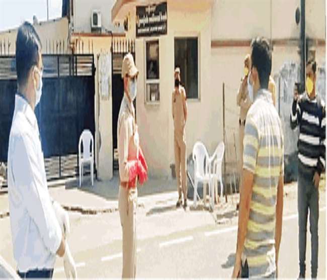 Coronavirus Alert: कठुआ के कोरोना संक्रमित को लिफ्ट देने पर कारखाना सील, 14 लोगों को क्वारंटाइन भेजा