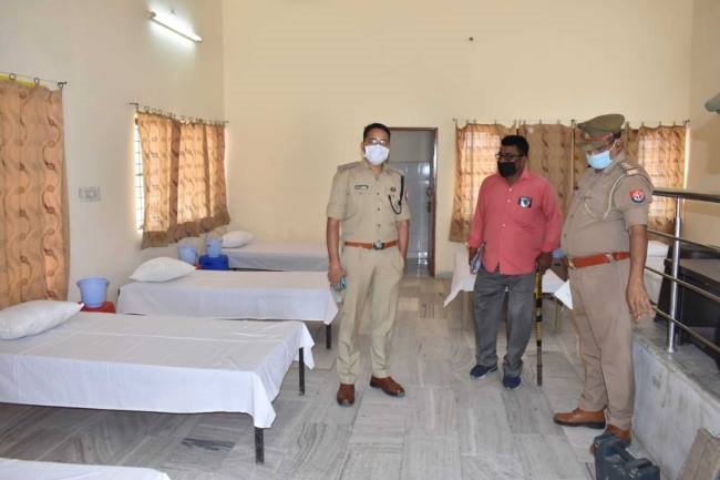 पुलिसवालों के क्वारंटाइन सेंटर का एसपी ने किया निरीक्षण