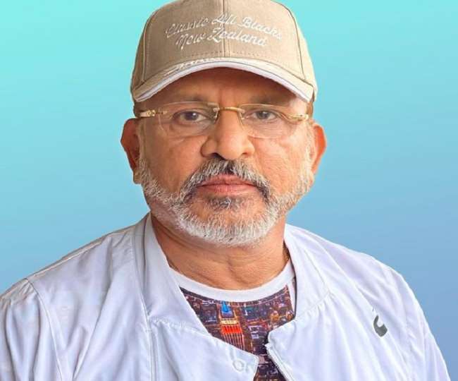 Corona महामारी के बीच वेकेशन की तस्वीर शेयर करने वाले सितारों पर भड़के अनु कपूर, कहा- भूखे शख्स के सामने 56 भोग की थाली खा रहे हो!