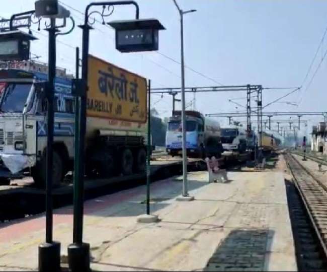 Oxygen Supply in Bareilly : ऑक्सीजन एक्सप्रेस ट्रेन पांच टैंकर लेकर पहुंची बरेली, मुरादाबाद भी भेजी जाएगी ऑक्सीजन