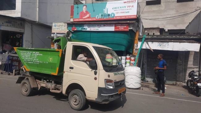 पालीथिन पर प्रतिबंध के बारे में किया जागरूक