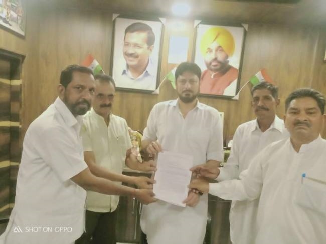 डैम के सीबीएसई स्कूल को शिफ्ट न करने के लिए दिया मांगपत्र