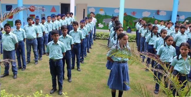 मिलेनियम स्कूल में चंद्रशेखर आजाद का जन्मदिन मनाया