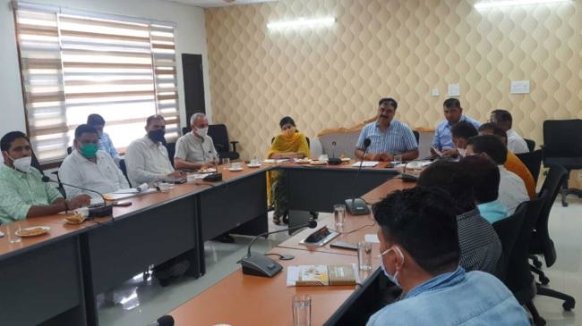 जलभराव पर एक-दूसरे पर जिम्मेदारी डालते रहे नगर परिषद, बीएंडआर और जन स्वास्थ्य विभाग के अधिकारी
