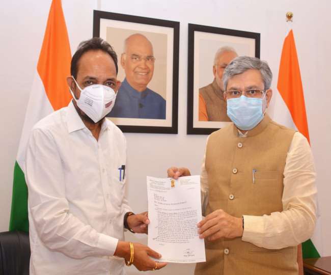 रेल मंत्री अश्विनी वैष्णव से मिले जमशेदपुर के सांसद विद्युत वरण महतो, सौंपा मांगों का पुलिंदा