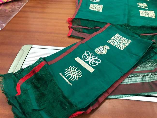 क्यूआर कोड स्कैन करते ही ग्राहक को पता चल जाएगा बनारसी साड़ी का वास्तविक मूल्य और अन्य विवरण