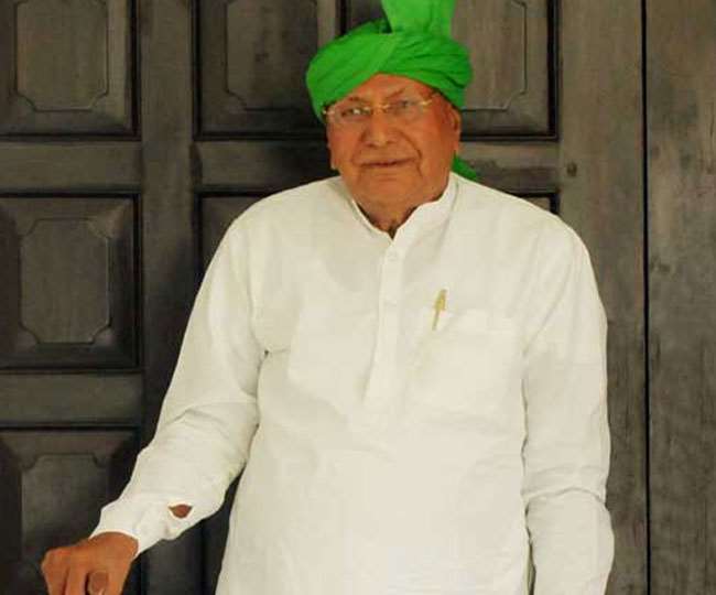 हरियाणा के पूर्व सीएम का जज्बा,जेल में खाली समय को पढ़ाई का जरिया बनाया 86 साल के ओमप्रकाश चौटाला ने,