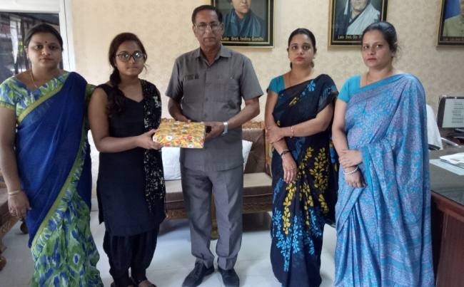 राज्य स्तरीय निबंध में आइजी कालेज की संजना ने हासिल किया तीसरा स्थान