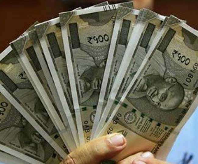 बंगाल में कोरोना के चलते समितियां पूजा पंडालों के मजदूरों और इलेक्ट्रीशियनों का कराया जा रहा कोविड-19 बीमा