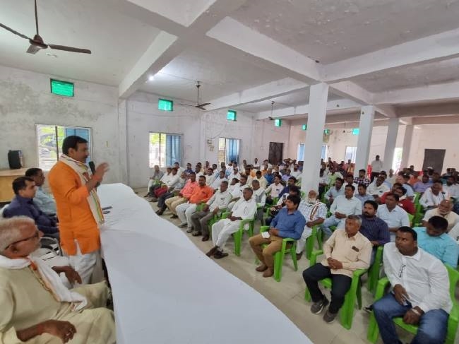 मोदी-योगी को धन्यवाद देने कार्यक्रम में पहुंचें ग्राम प्रधान
