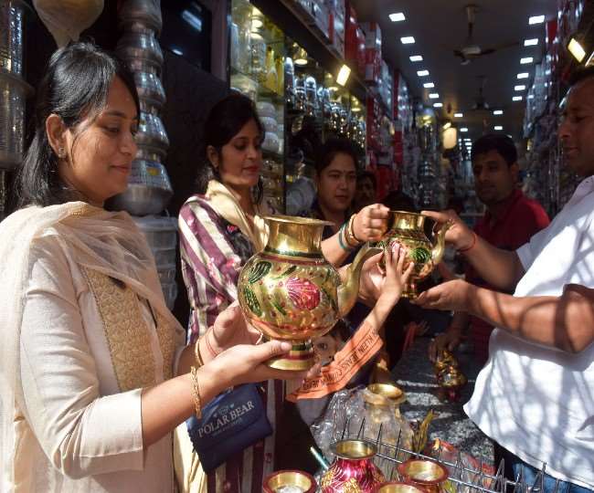 रोहिणी नक्षत्र में करवाचौथ पर तीन ग्रहो के योग से बन रहा दुर्लभ संयोग, जानिए कब निकलेगा चांद, कैसे पूरी होगी मनोकामना