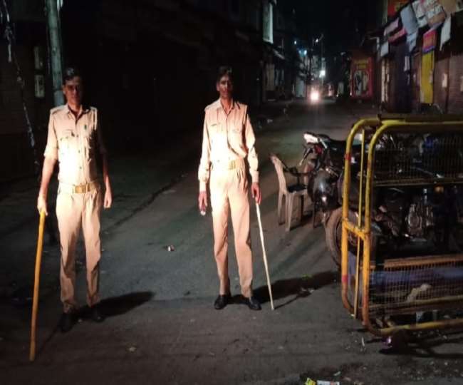 आगरा में रात में मुस्तैद है पुलिस, यात्रियों को सुरक्षित रखने को भी उठाया ये कदम
