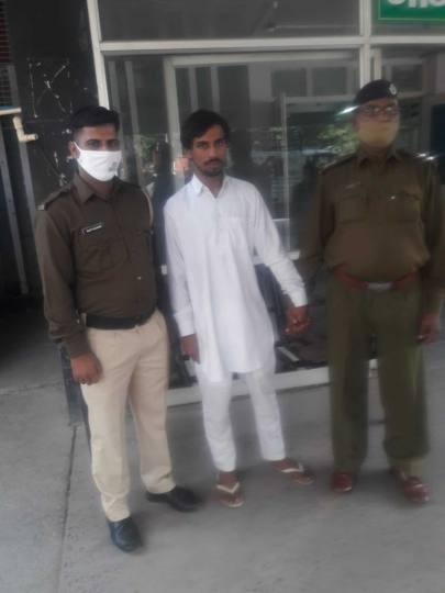 नाइट डोमिनेशन में पुलिस ने युवक को अवैध पिस्तौल सहित पकड़ा