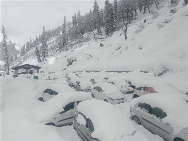 Himachal Weather Update: अभी राहत नहीं देगा मौसम, छह जिलों में भारी हिमपात और आंधी का अलर्ट
