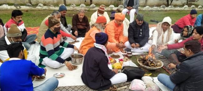 पांच राज्यों के चुनाव में भाजपा की जीत की प्रार्थना के साथ किया हवन-यज्ञ