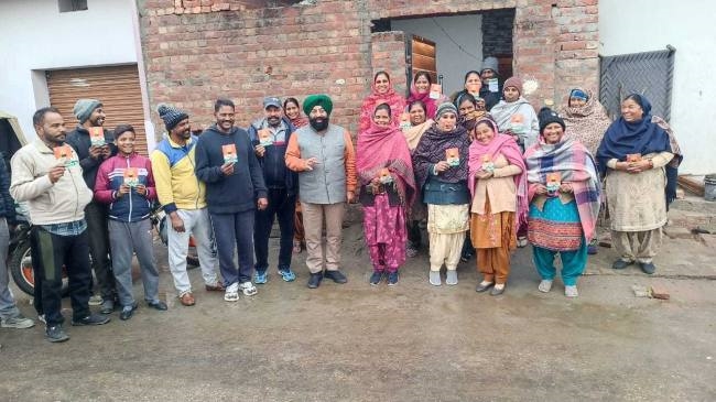 मक्कड़ ने टिकट की घोषणा से पहले ही कैंट से प्रचार शुरू किया