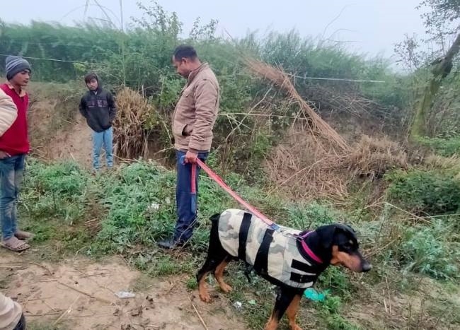 जिलों के पुलिस अधीक्षक ने घटनास्थल पर साक्ष्य खंगाले