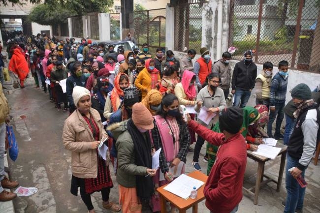 सख्त पहरे में हुई शिक्षक पात्रता परीक्षा, देरी से पहुंचे परीक्षार्थियों ने किया हंगामा
